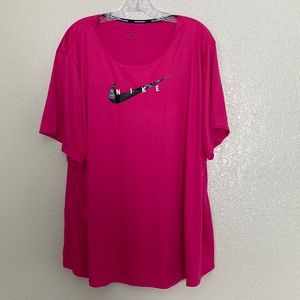 Nike Women’s Standard Fit Running Plus Size Top 3X
